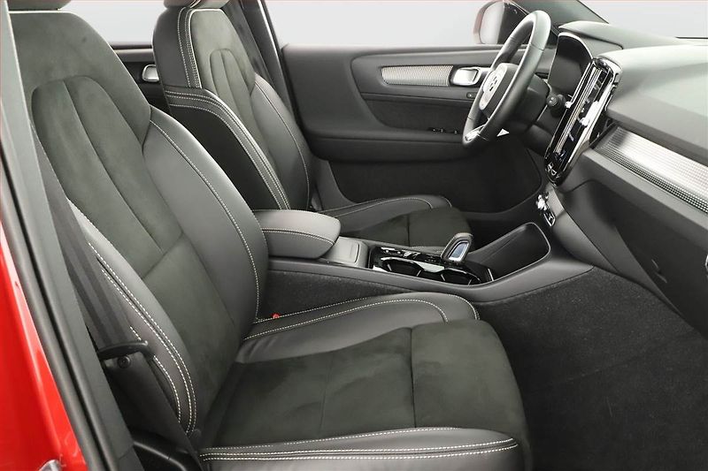 Volvo XC40 (2021) B4 AWD - fotka 7 z 20