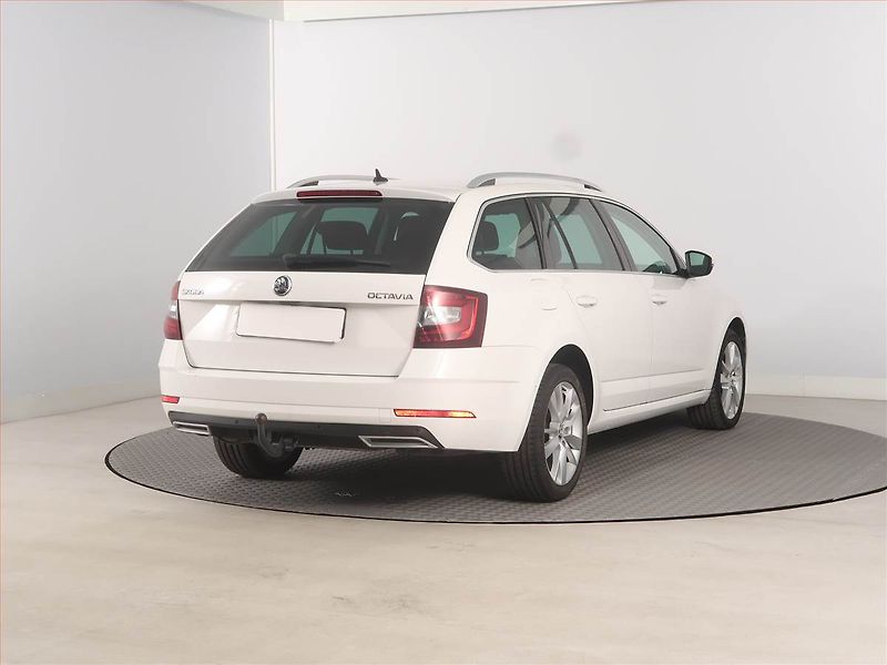 Škoda Octavia (2019) Style 2.0 TDI, Automat, Navi - fotka 5 z 17