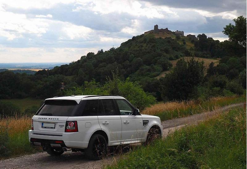 Cestou do Francie jsme se zastavili v hlavním městě Lichtenštejnska - Vaduz. Zde jsme pořídili snímek u místní vinice.