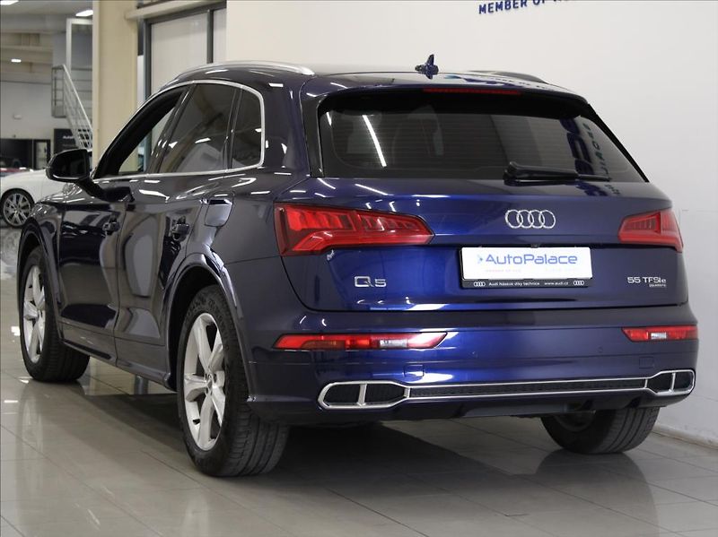 Audi Q5 2,0 eTFSi 270kW S-Line Vzduch - fotka 3 z 27