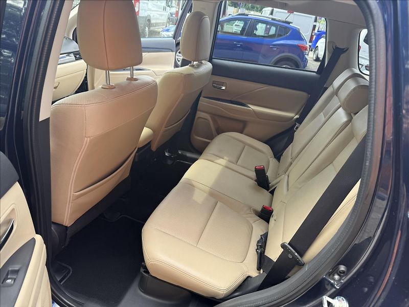 Mitsubishi Outlander 2,3 DI-D - fotka 23 z 31