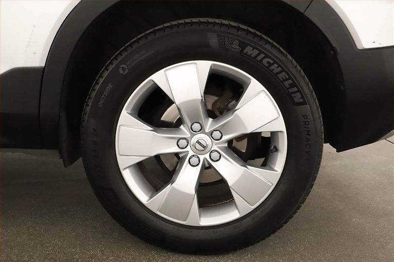 Volvo XC40 (2018) Momentum T3 - fotka 11 z 17