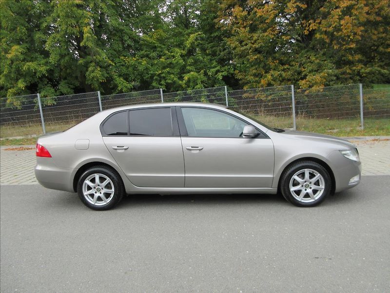 Škoda Superb 1,6 TDi, Nové ČR, 160 tis. Km! - fotka 10 z 27