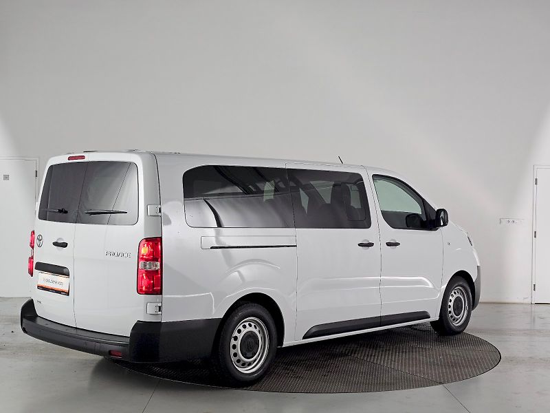 Toyota ProAce Verso (2024) 2.0D 140k L2 Combi 8 míst - fotka 2 z 27