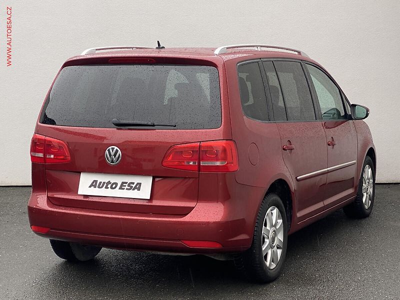 Volkswagen Touran (2011) 1.4 TSi, Highline, výhřev sed - fotka 4 z 17