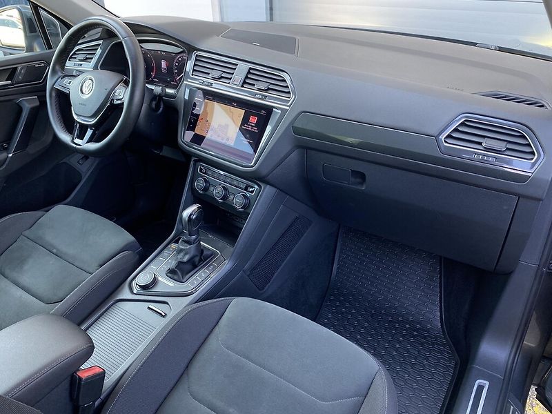 Volkswagen Tiguan 2,0 BiTDI 4Mot Highline DSG - fotka 24 z 27