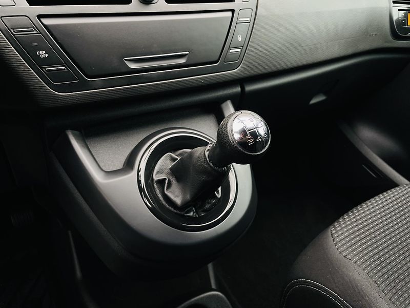 Citroën C4 Picasso 1.6i 88KW MANUÁL LED SENZORY - fotka 32 z 38