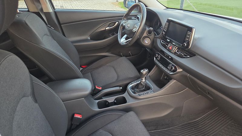 Hyundai i30 (2022) 1.5T-GDI, 118 kW, Smart,CZ,DPH - fotka 12 z 30
