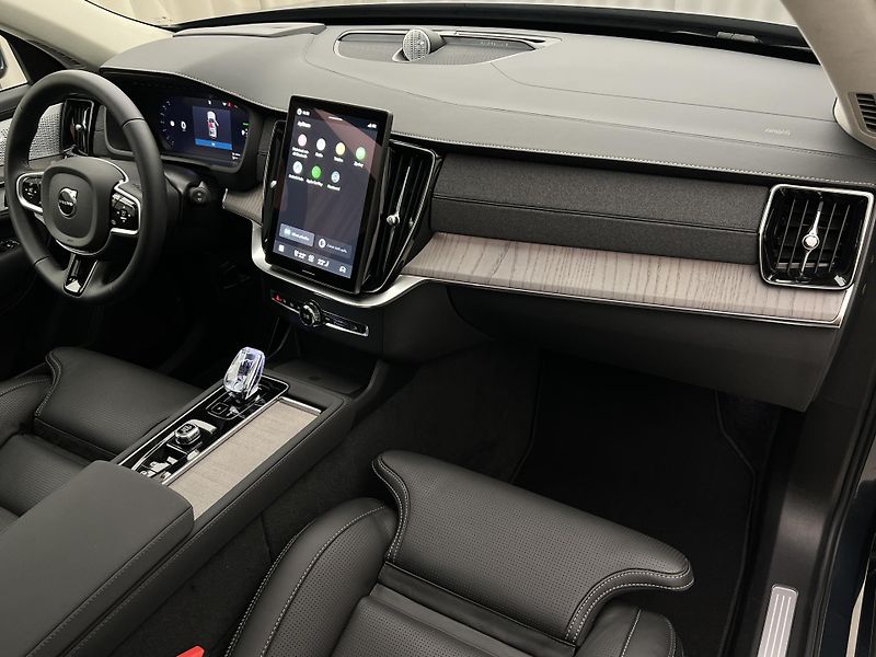Volvo XC90 T8 AWD RECHARGE ULTRA BRIGHT - fotka 4 z 51