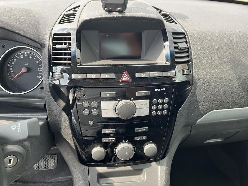 Opel Zafira 1.8 i Cosmo Automat 7 Míst - fotka 18 z 32