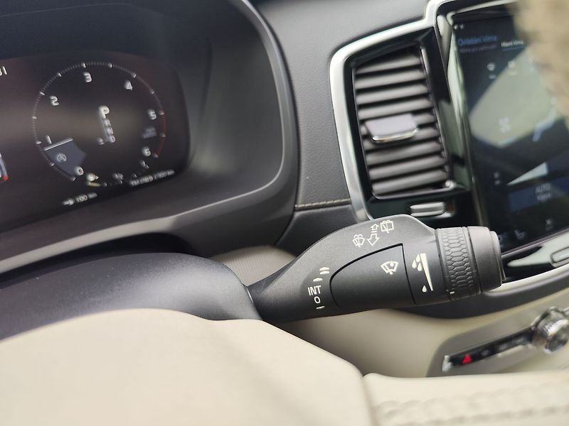 Volvo XC90 D5 2.0/173kW Inscription AT 4x - fotka 39 z 47