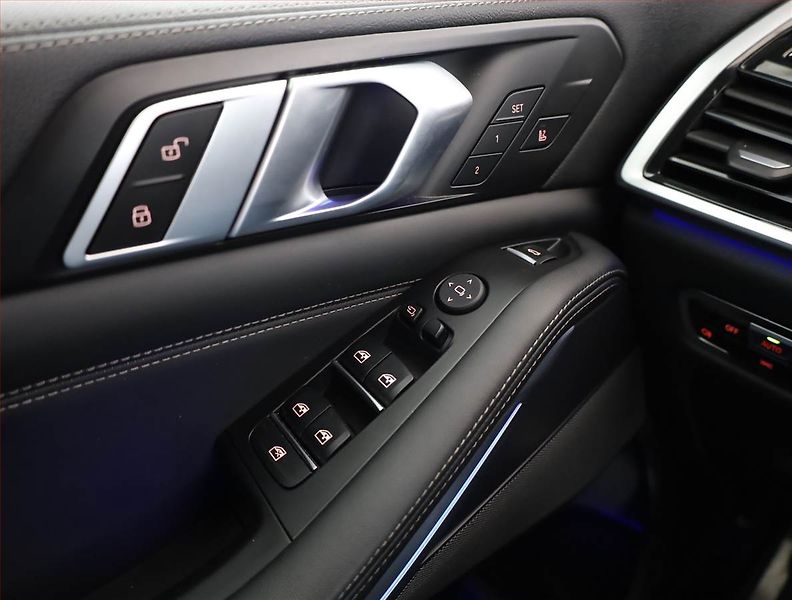 BMW X5 (2023) xDrive30d - fotka 12 z 17