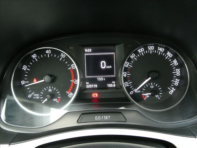 Škoda Fabia 1,2 TSi 2xkola,auto klima,temp - fotka 29 z 42