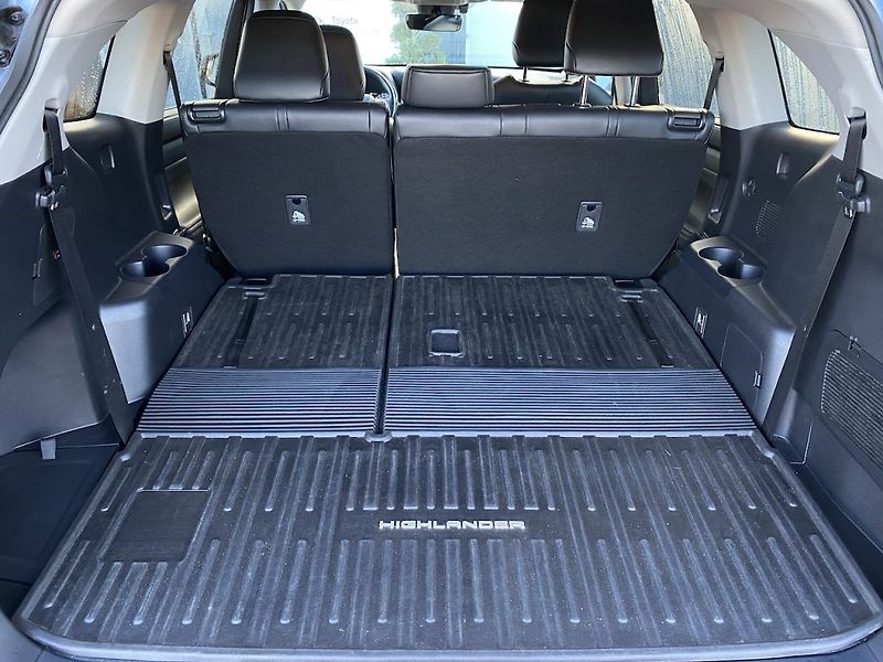Toyota Highlander 2.5HSD, ČR-1m, Comfort, tažné - fotka 36 z 41