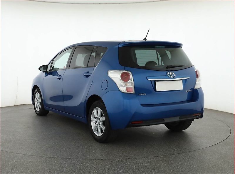 Toyota Verso (2015) 1.6 D-4D, Serv.kniha, Xenony - fotka 4 z 18