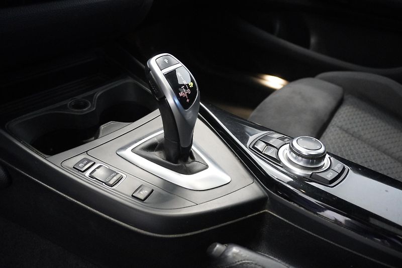 BMW Řada 1 2,0 M-SPORT XDRIVE AUT. - fotka 22 z 28