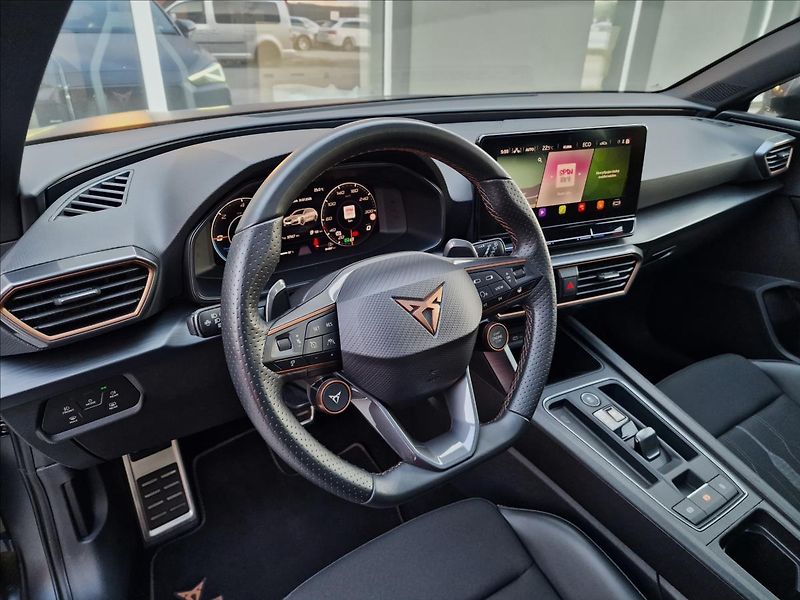 Cupra Leon 1.4TSI e-HYBRID 180kW DSG ST - fotka 20 z 50