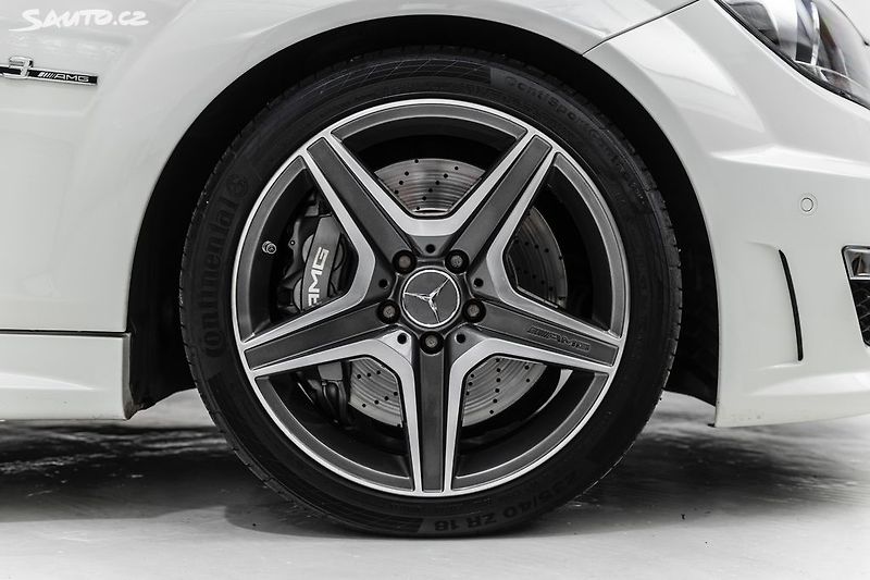 Mercedes-Benz Třídy C 63AMG Coupe*krásný stav*Servis - fotka 12 z 50