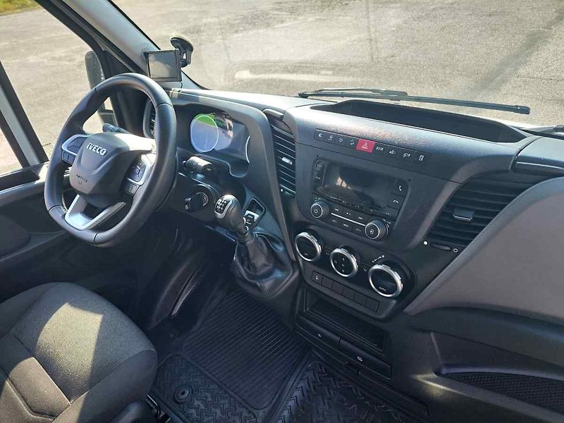 Iveco Ostatní 35S18 L4H2 Pojízdná dílna - fotka 24 z 42