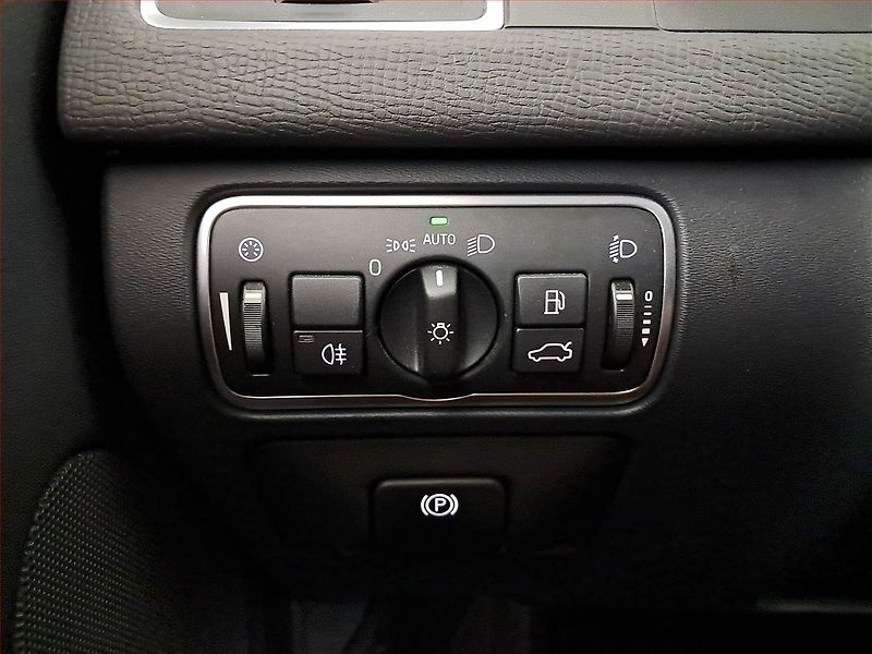 Volvo XC60 (2016) D4, 4X4, Automat, Serv.kniha - fotka 24 z 24