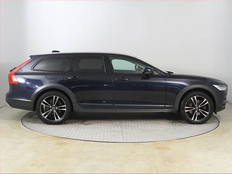Volvo V90 (2019) Cross Country - fotka 6 z 29