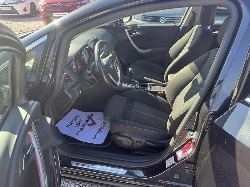 Opel Astra (2013) 1.6(132KW)SPORTS TOURER - fotka 15 z 46