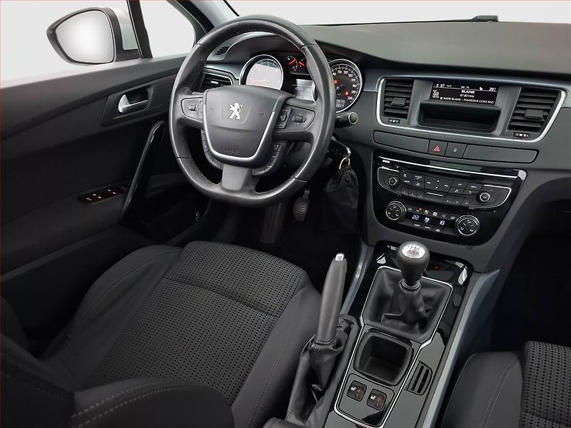Peugeot 508 (2014) 1.6 HDi, Xenony, Tempomat - fotka 7 z 17