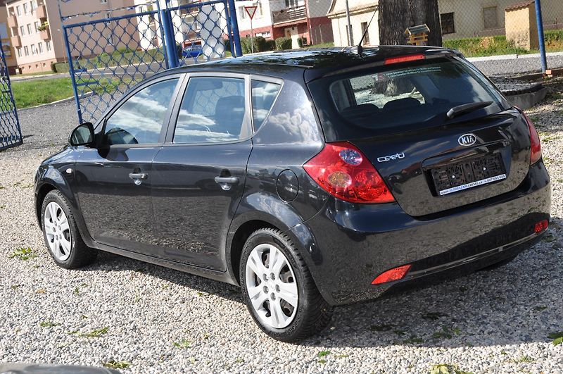 Kia Ceed 1.4i 66kW 5dv. - fotka 4 z 15
