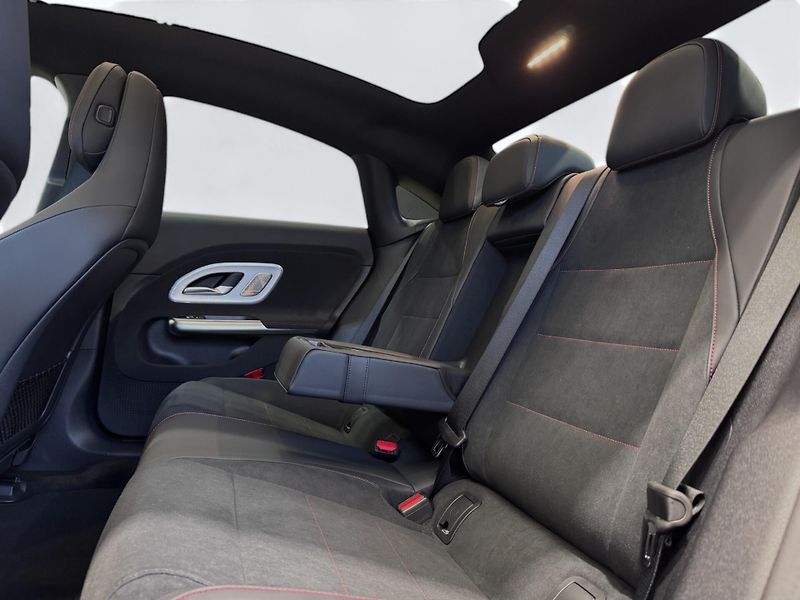 Mercedes-Benz CLA (2025) 350 4MATIC kupé - fotka 19 z 22