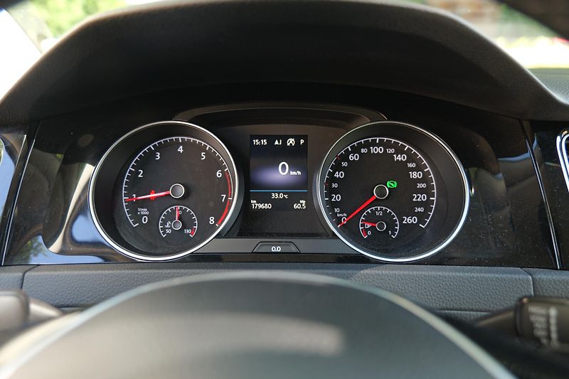 Volkswagen Golf 1.5 TSI DSG Highline LED ACC - fotka 20 z 29