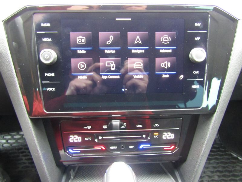 Volkswagen Passat (2021) 2.0 TDI 110kW DSG ACC - fotka 38 z 46