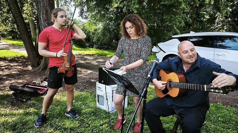 Kia posloužila jako generátor pro koncert v Dětském domově v Broumově.