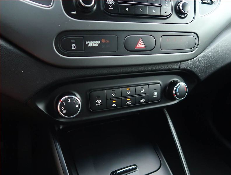 Kia Carens (2017) 1.6 GDI, ČR,1.maj, Tempomat - fotka 15 z 15