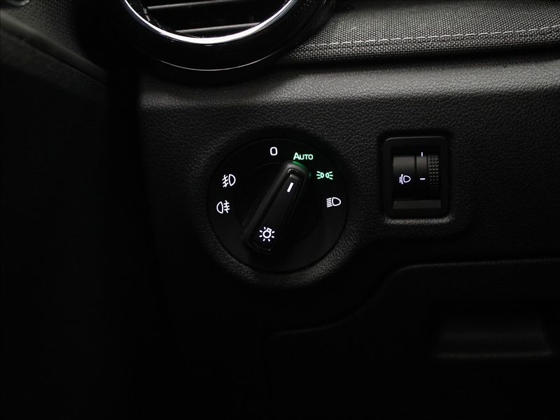 Škoda Fabia 1,0 TSi 85kW Selection 5L.Zár - fotka 18 z 22