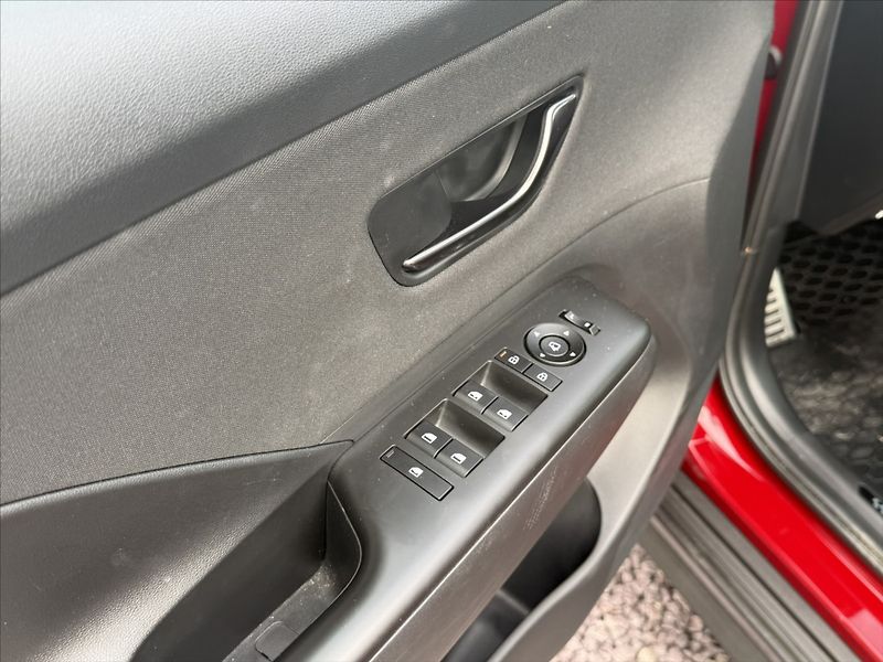 Hyundai Kona 1,6 T-GDI 125kW DCT N-Line 4WD - fotka 6 z 22