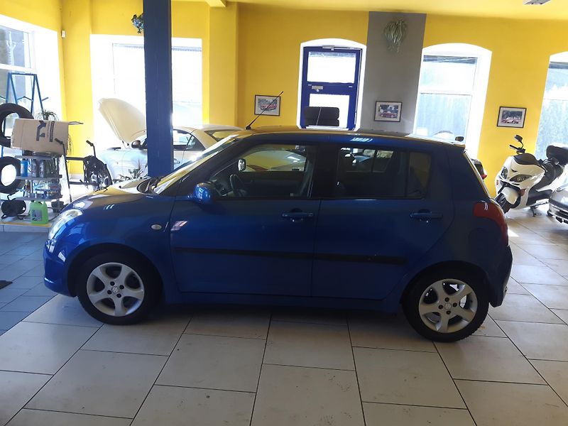 Suzuki Swift 1.3 i KLIMA ZADÁNO ! - fotka 4 z 20