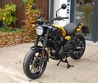 Royal Enfield (2026) Guerrilla 450 YELLOW RIBBON - náhled 10