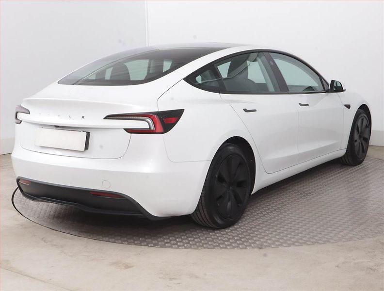 Tesla Model 3 (2023) Standard Range LFP, SoH 94% - fotka 5 z 21