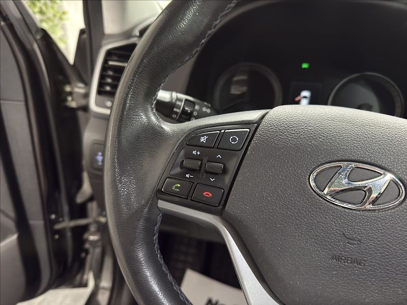 Hyundai Tucson 2,0   CRDI 4X4 STYLE PANO - fotka 12 z 40