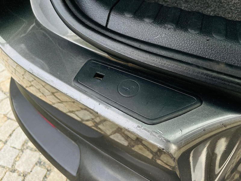 Volkswagen Tiguan 1.4TSI MANUÁL SENZORY TAŽNÉ - fotka 22 z 47