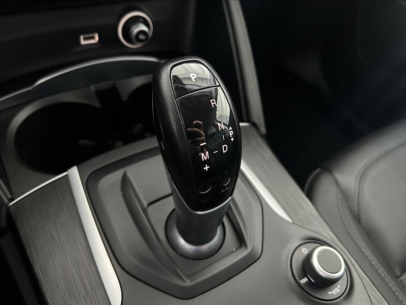 Alfa Romeo Stelvio 2,2   JTD 132kW,AUTOMAT,SERVIS - fotka 22 z 30