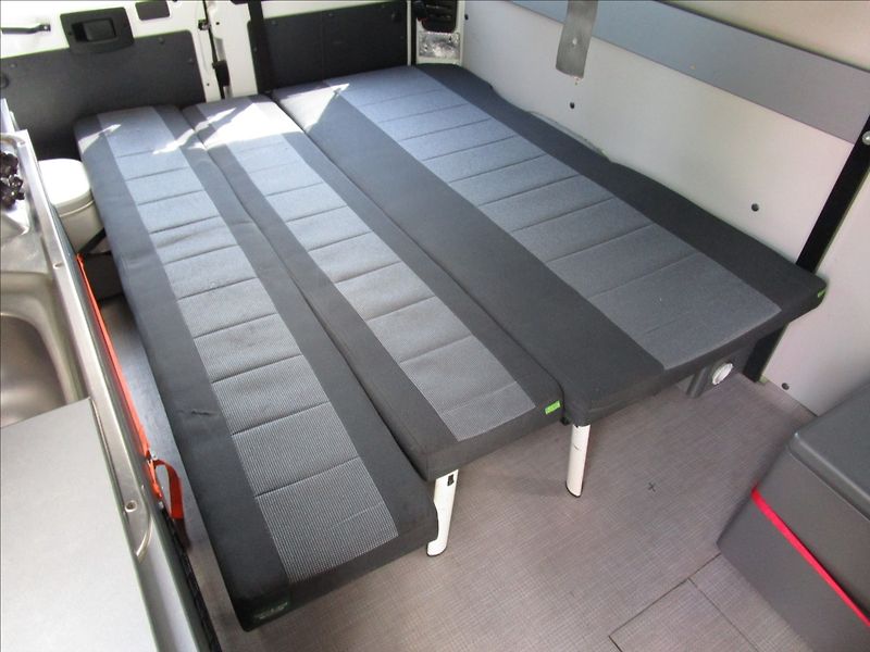 Peugeot Boxer 2.2HDi, Obytný, 5 míst - fotka 56 z 67
