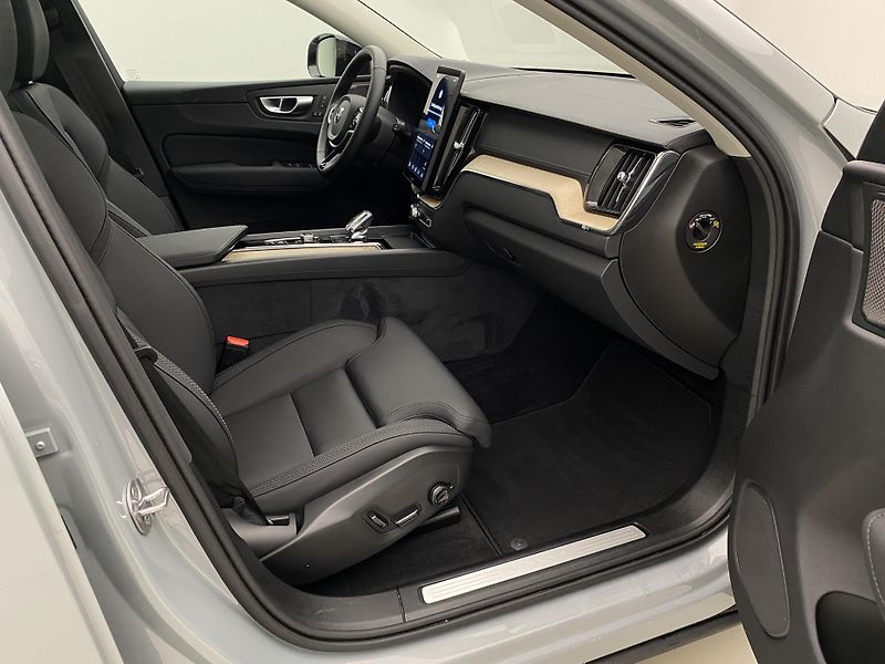 Volvo XC60 T8 AWD RECHARGE DARK ULTRA CZ - fotka 21 z 61