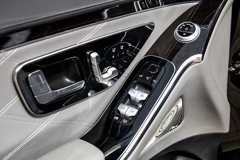 Mercedes-Benz Třídy S - fotka 32 z 47