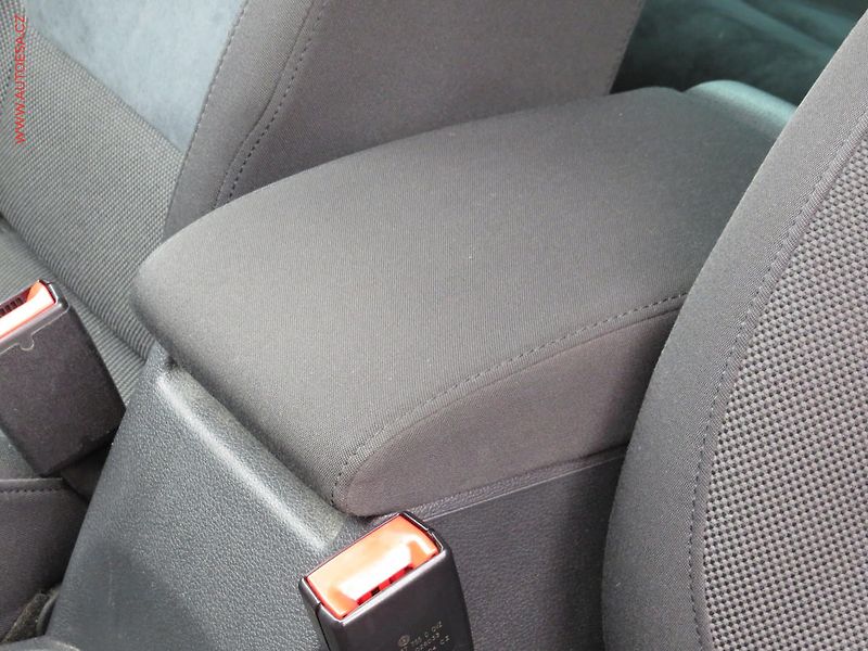 Volkswagen Tiguan (2012) 1.4 TSi, xenon, autoAC - fotka 21 z 27