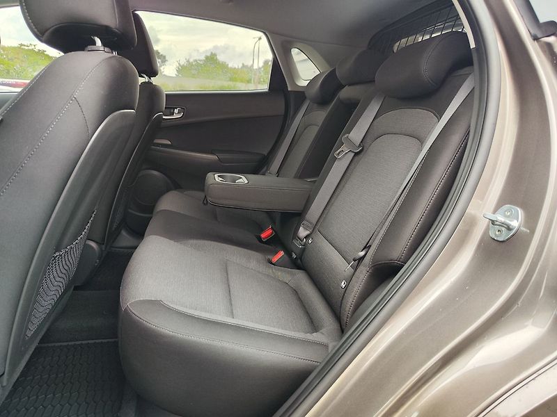 Hyundai Kona EV/64kWh Czech Edition AT - fotka 11 z 35