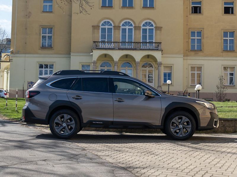 Subaru Outback 2.5i 4WD Active Vedený servis - fotka 6 z 27