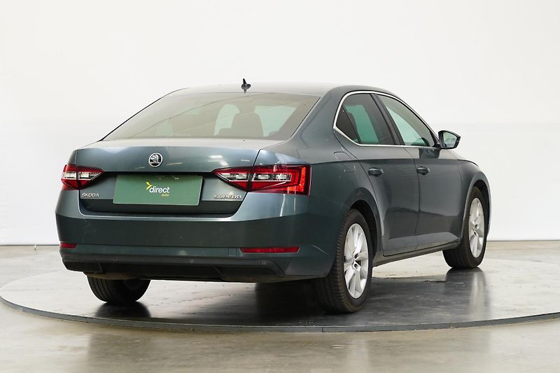 Škoda Superb - fotka 2 z 6