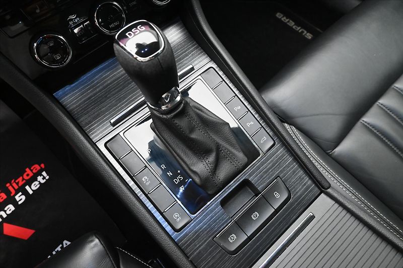 Škoda Superb 2,0 TDI 147kW STYLE DSG Záruka - fotka 23 z 33