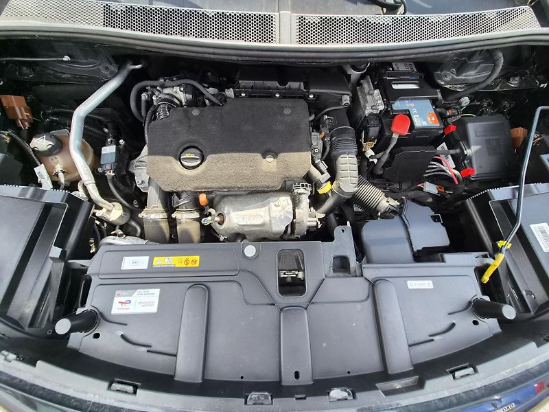 Peugeot 5008 (2019) 1,5 HDi GT LINE - fotka 9 z 12